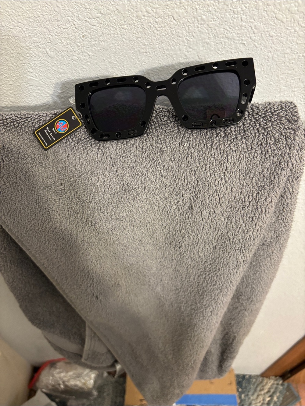 Women's Black Square Stud-Accent Sunglasses